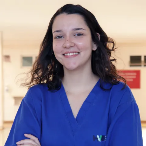 Lara Bernardes Bizinoto