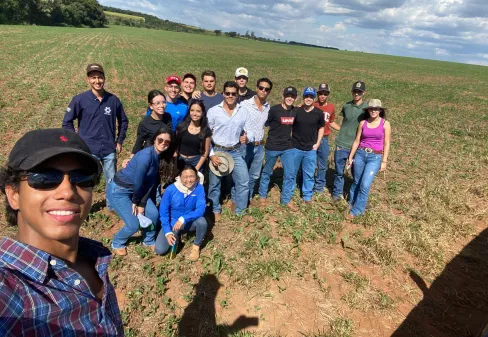 Grupo de pesquisa realiza acompanhamento da colheita de soja e inicia monitoramento da safrinha de milho em Uberlândia