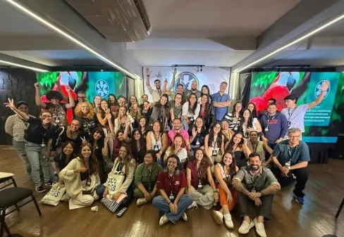 Médica-veterinária do HVU ministra palestra e participa de encontro sobre anestesia e emergência em animais silvestres