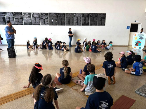 Hospital Veterinário da Uniube recebe alunos do ensino fundamental em visita educativa sobre cuidado animal