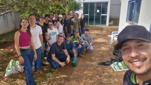 Projeto de extensão Agro e Saúde monta canteiros de plantas medicinais em Unidade Básica de Saúde