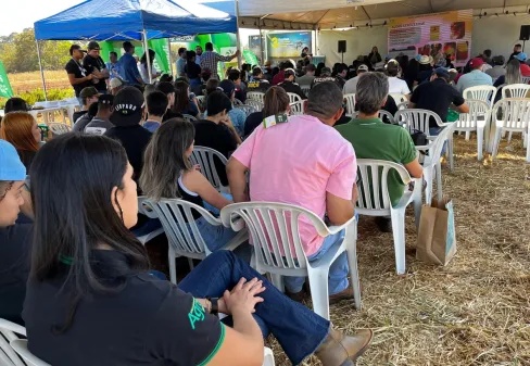 Universidade do Agro de Uberlândia marca presença no Dia de Campo sobre Olericultura