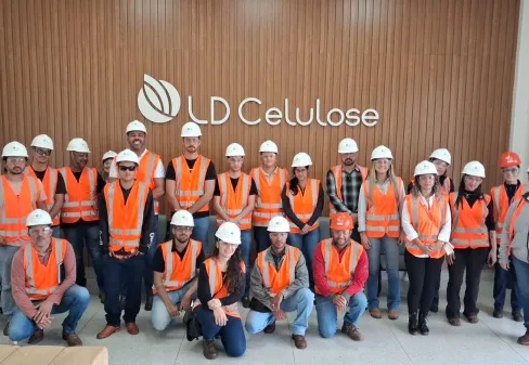 Alunos de Agronomia do EAD da Uniube Uberlândia realizam visita técnica à LD Celulose