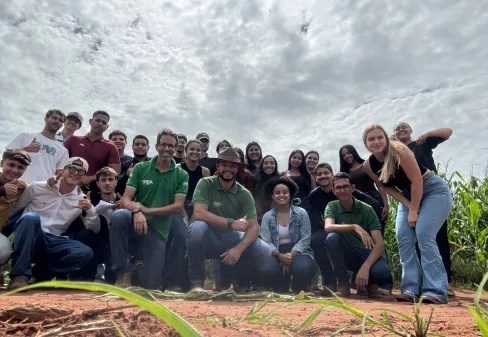 Alunos do curso de Agronomia em Uberlândia participam de atividade de campo