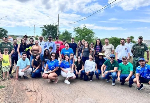 Uniube Polo Unaí executa Projeto “Água Branca Mais Verde”, revitaliza bairro e fortalece união comunitária
