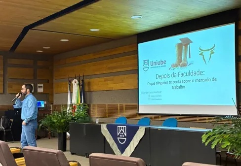 Ensino Dual: alunos da disciplina de Bovinocultura participam de aula com Diogo Andrade, da COAR
