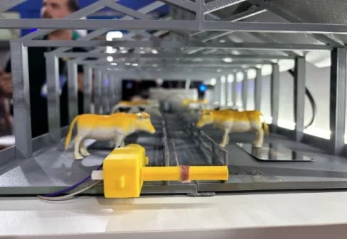 Egressos da Universidade do Agro apresentam startup na FEMEC 2025
