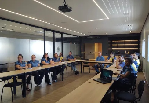 Treinamento corporativo promove educação financeira para colaboradores da Klin Shop