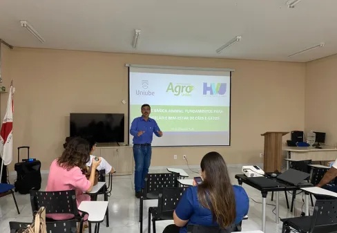 Universidade do Agro marca presença em Seminário Regional de Políticas Públicas para Cães e Gatos em Patos de Minas
